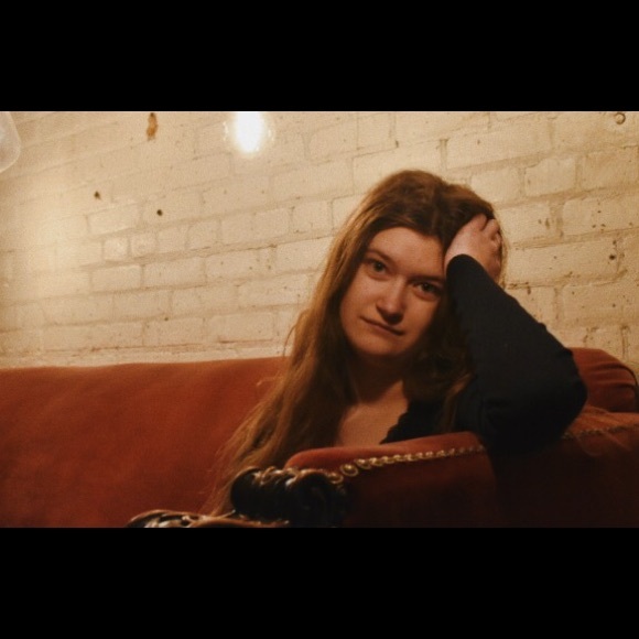 Meet your Posher, Laura - Picture 1 of 1